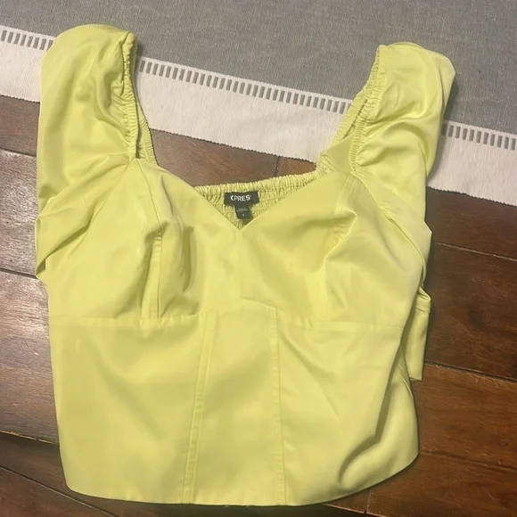 NWT women’s small yellow quarter sleeve summer top. - Picture 2 of 3